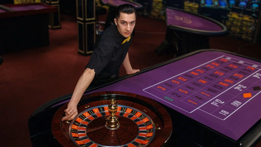 Where does gas optimisation reduce per-spin costs in online crypto roulette?